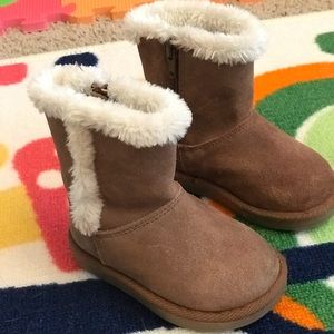 Stride Rite Arabella Girls Boot in Khaki- Size 5.